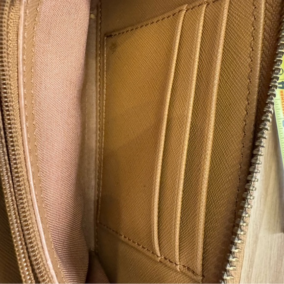 Fossil Tan Leather Zip Wallet - Picture 6 of 9